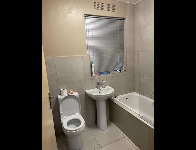 2 BEDROOM APARTMENT FOR SALE IN KEMPTON PARK CENTRAL